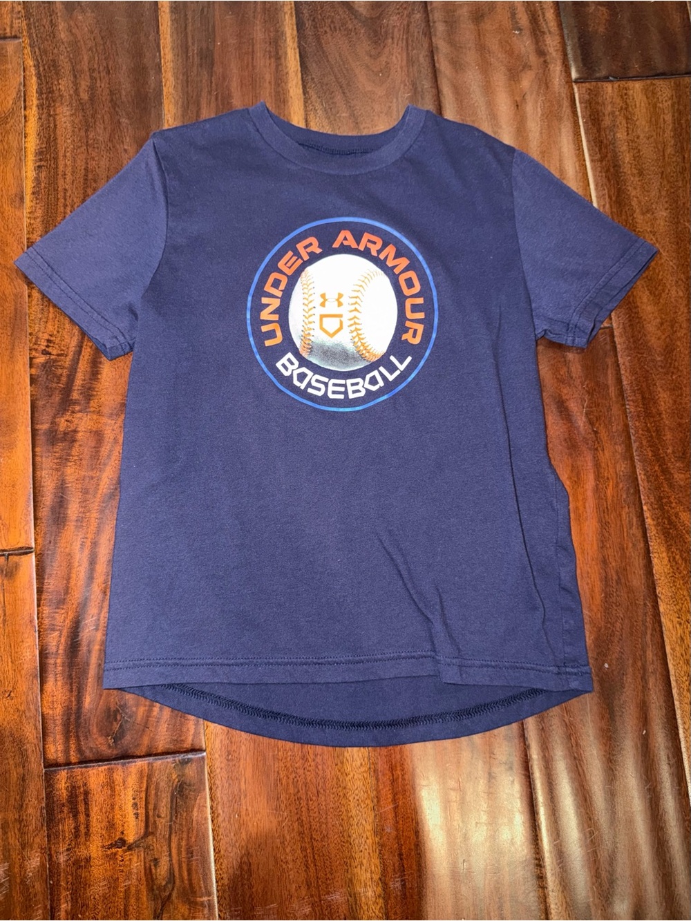 UA youth baseball tee - size Small
